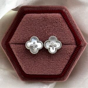 925 Solid Sterling Silver Luxury Mother of Pearl 4 Leaf Clover Stud Earrings